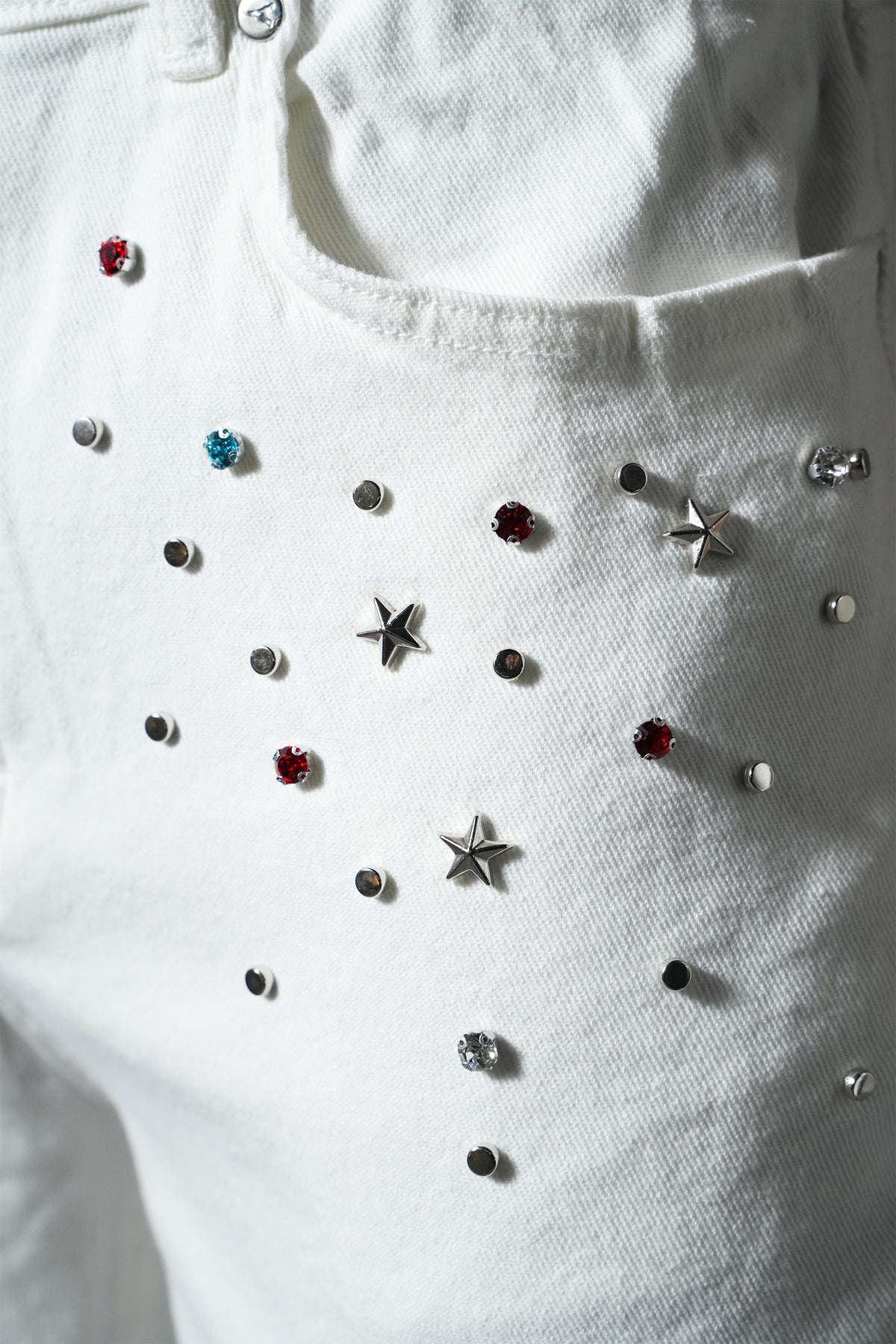Flared jeans with sparkling details FG 108
