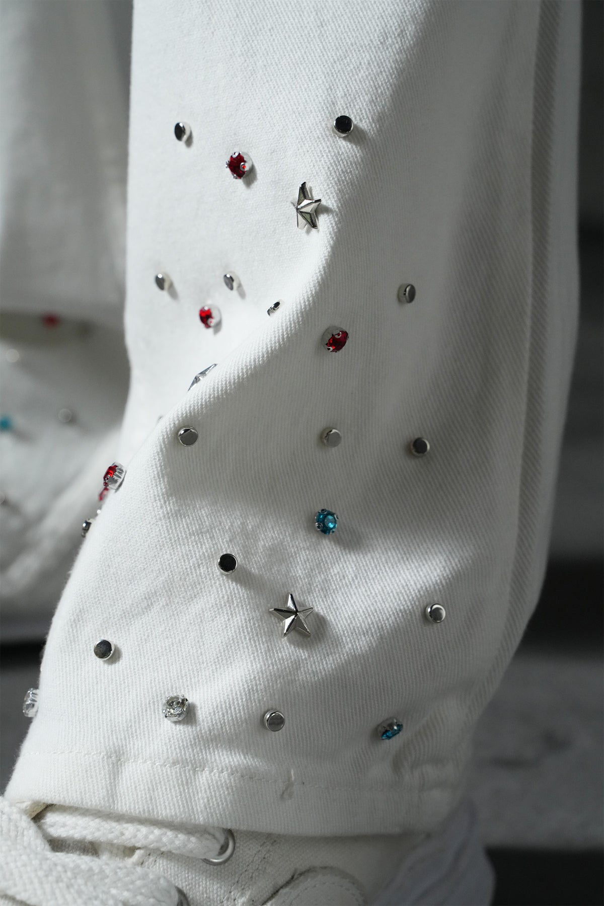 Flared jeans with sparkling details FG 108