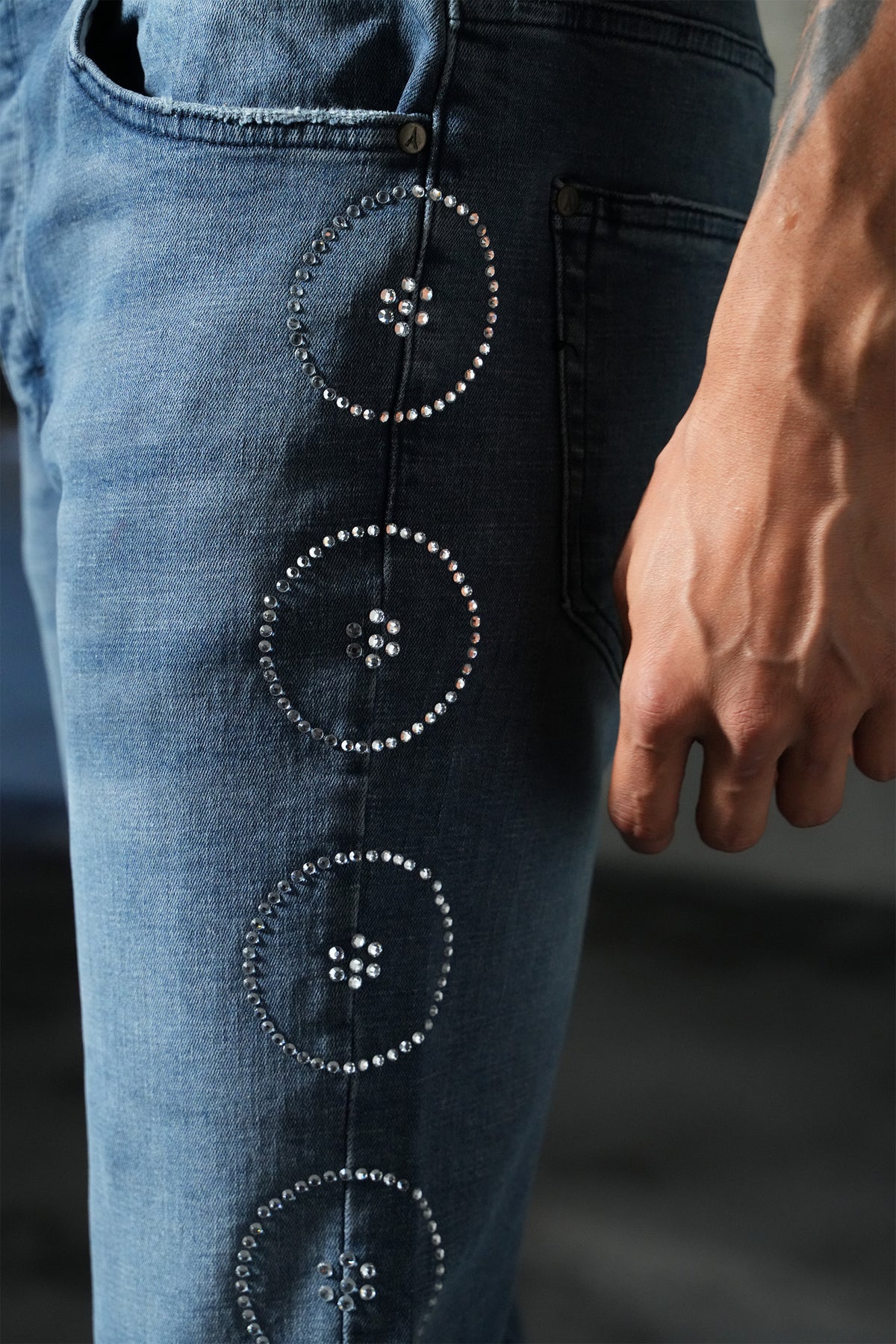 Schlagjeans mit runden Motiven FG 102