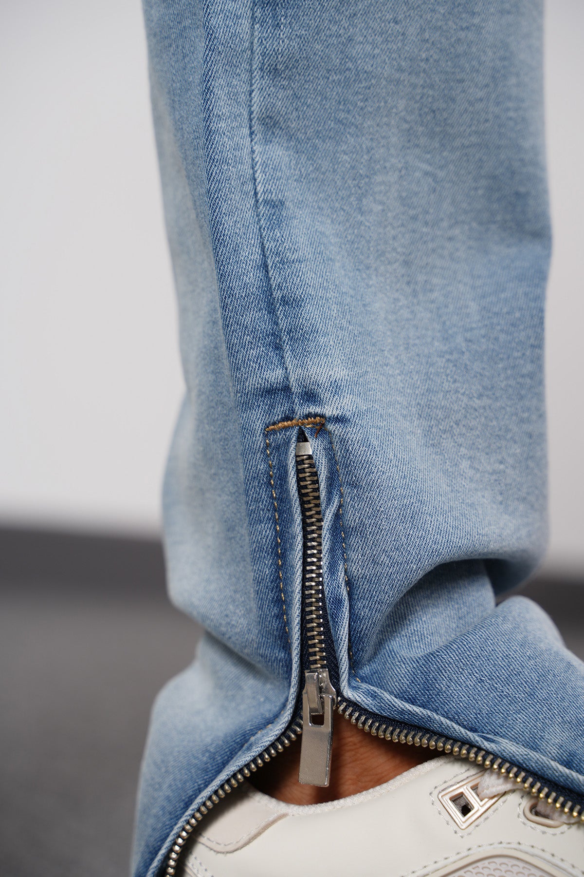 ZIPPED JEAN LL200087