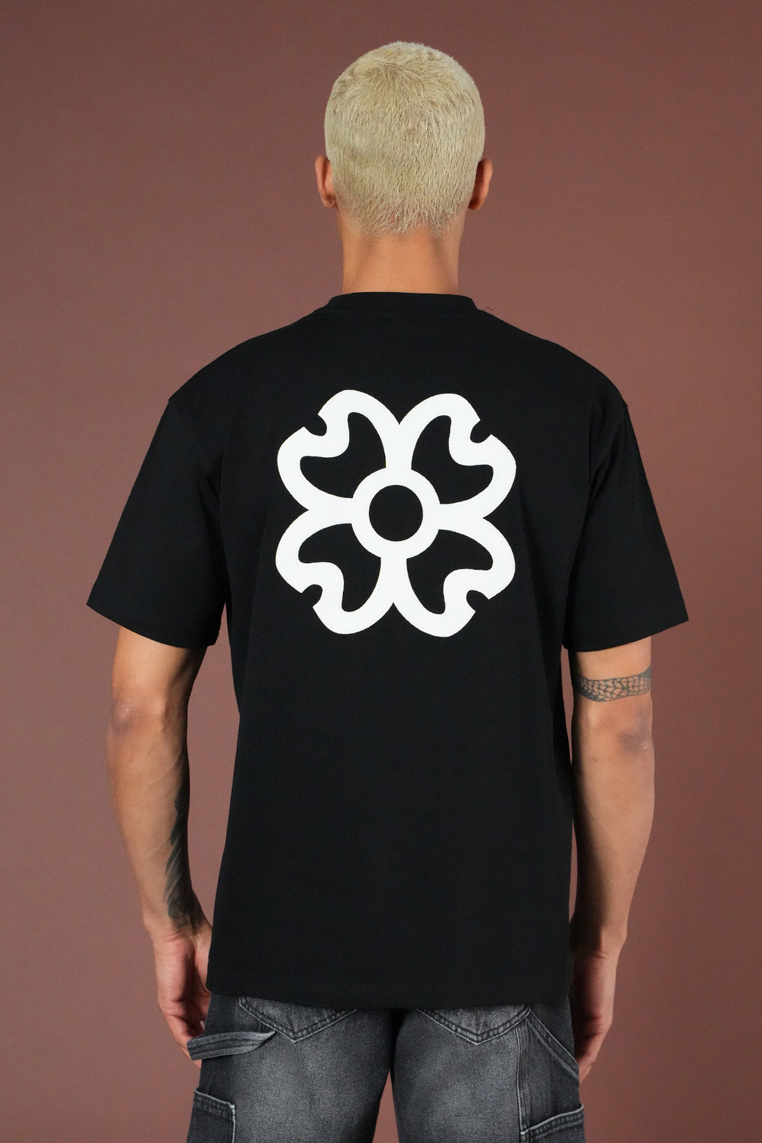 Herren-T-Shirt mit Blumenapplikation vorne und hinten LL1100161